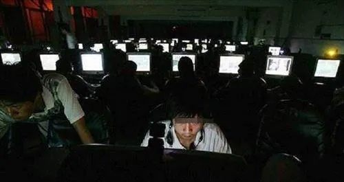 大学生网吧猝死事件，青年健康需引起高度关注