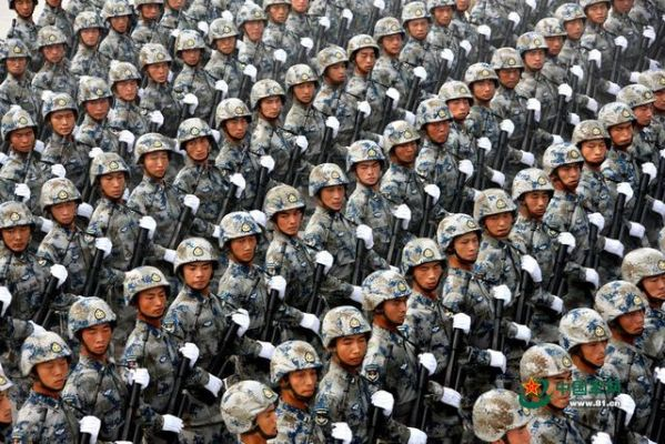 陆军方队首次劈枪震撼天安门阅兵盛典