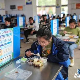 新华社记者实名举报事件，揭露真相，正义呼唤的较量