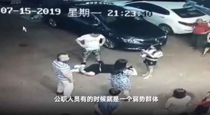 警方回应男子因拍摄违停遭殴打事件，坚决维护公民合法权益不受侵犯
