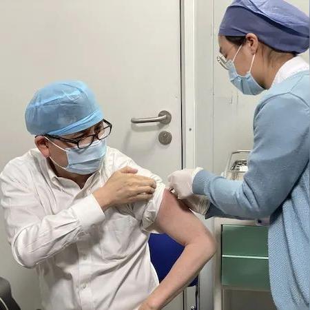 张文宏解读新版新冠诊疗方案，科学应对，精准治疗策略