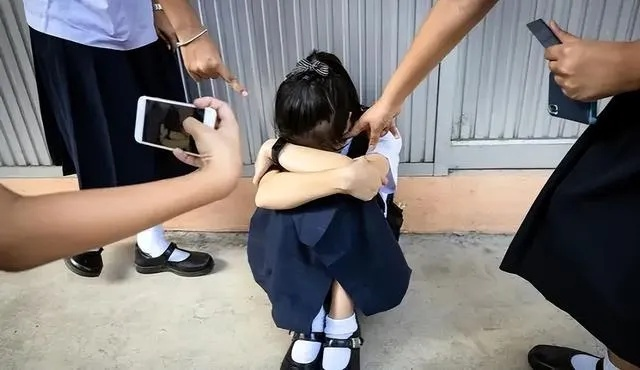 被霸凌女孩，视频背后的伤痛抗争